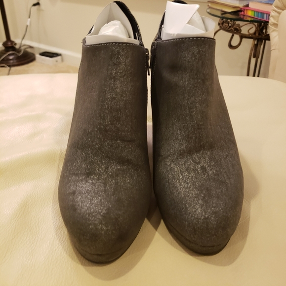 Shoes - Picture 1 of 4